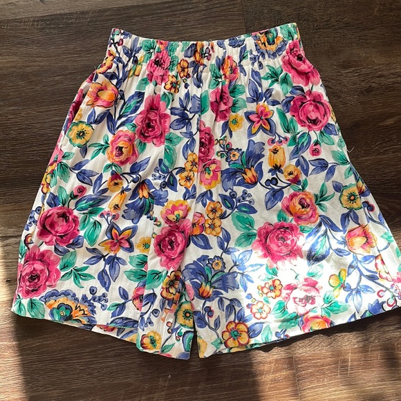 Vintage Pants - VINTAGE FLORAL MOM SHORTS